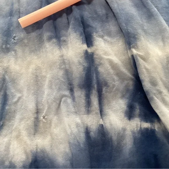Knox Rose Blue and White Tie-Dye Top - Picture 6 of 6